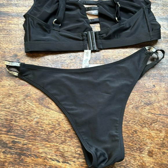 Wolf and whistle black with sparkle silver details size 6 bottoms 6D/DD-E top - Picture 4 of 9